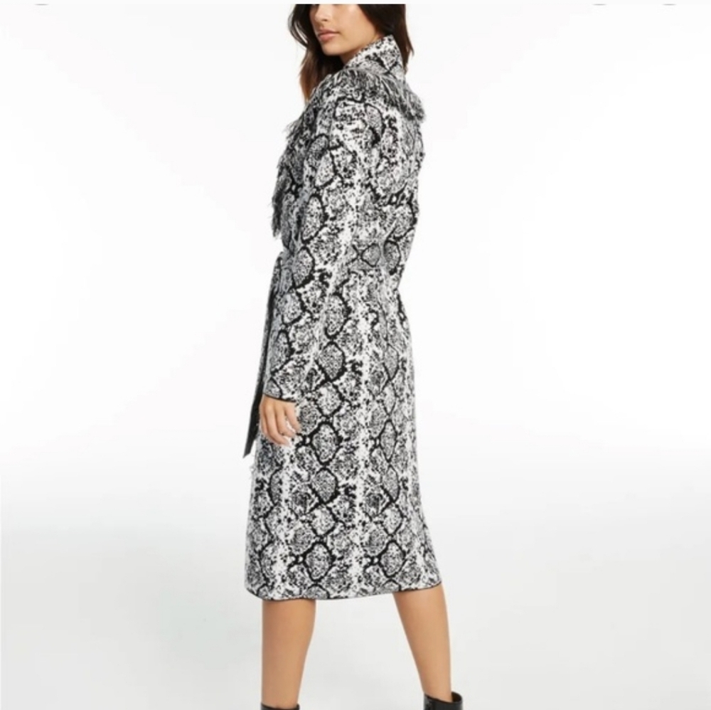 Elegant Black and White Snake Print Sweater/Coat With Top.